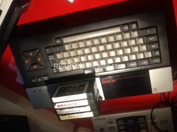 MSX VG8020  y. 4 JUEGOS KONAMI 1