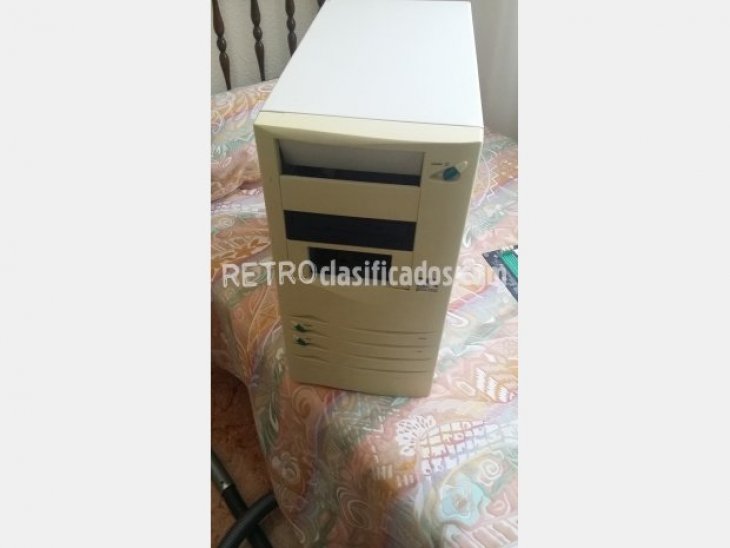 Commodore AMIGA 1200 en torre Elbox 1