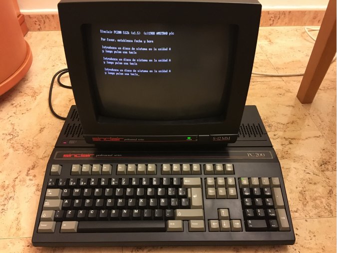 PC 200 Sinclair impoluto y en funcionamiento