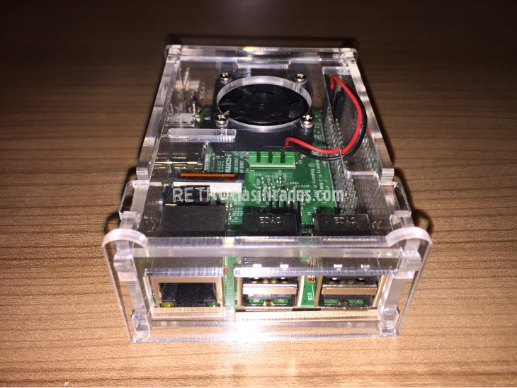 Raspberry Pi 3B en caja transparente 3