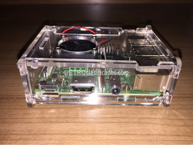 Raspberry Pi 3B en caja transparente 5