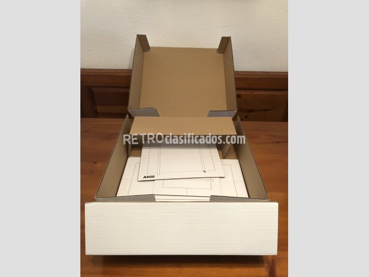 Nueva y replica caja de un Amiga 600 3