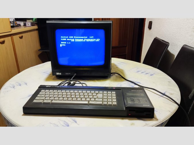 AMSTRAD CPC 6128 con convertidor TV y radio