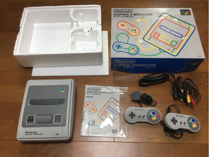 Nintendo SuperFamicom con caja