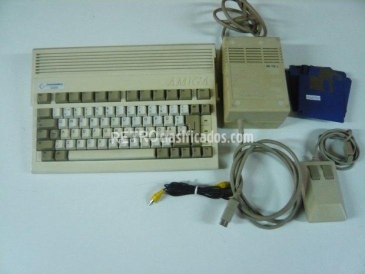 Vendo Amiga 600  fuente - ratón - juegos 1