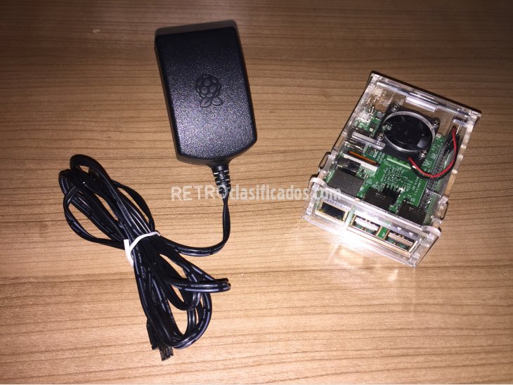 Raspberry Pi 3B en caja transparente 1