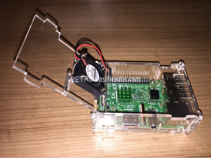 Raspberry Pi 3B en caja transparente 2