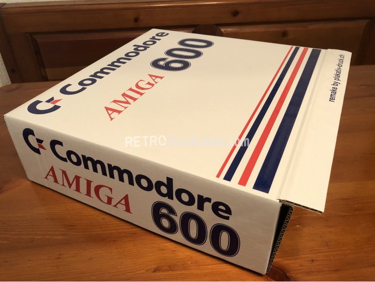 Nueva y replica caja de un Amiga 600 2