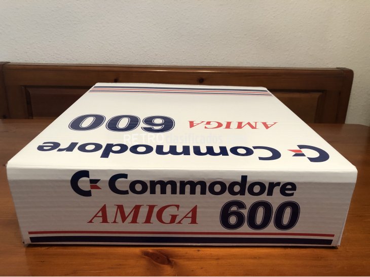 Nueva y replica caja de un Amiga 600 4