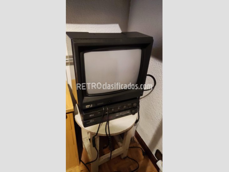 AMSTRAD CPC 6128 con convertidor TV y radio 4