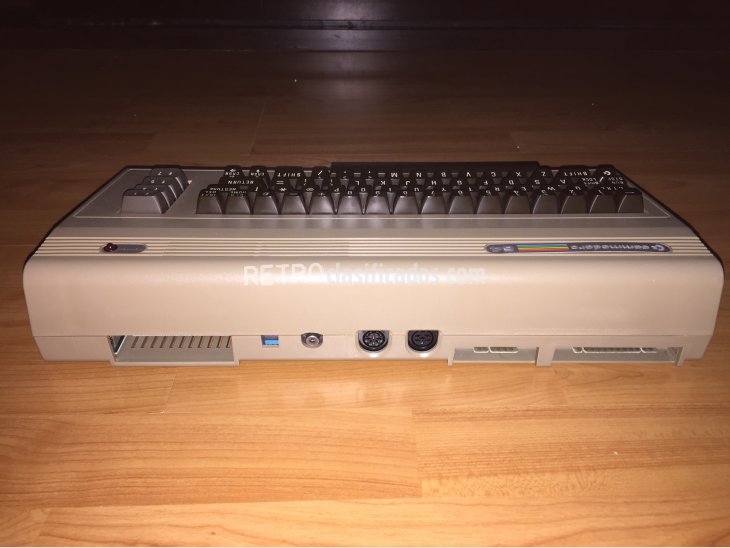 Ordenador clasico original Commodore 64 5
